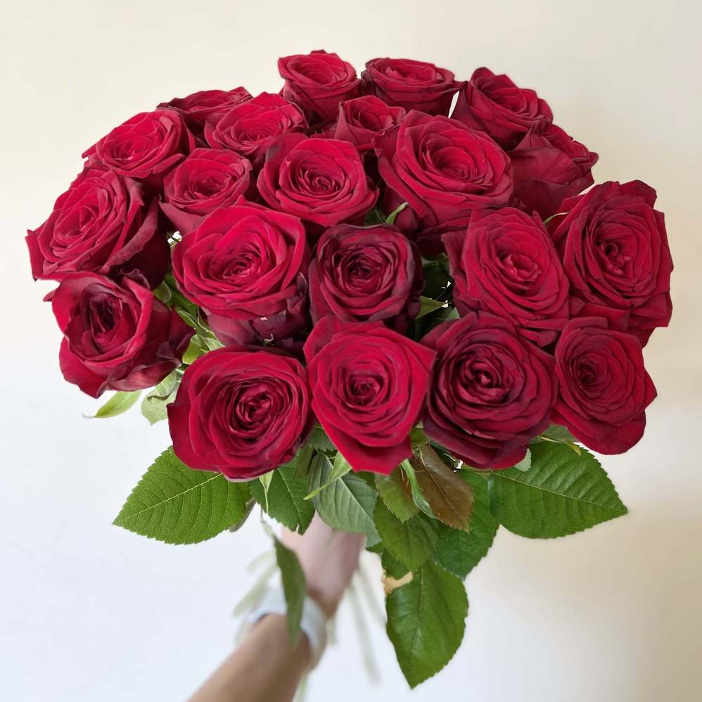 Букет из 21 розы Red Naomi 70 см - Доставка цветов Саратов. Сервис Delivery Flowers | 8 800 444-00-29