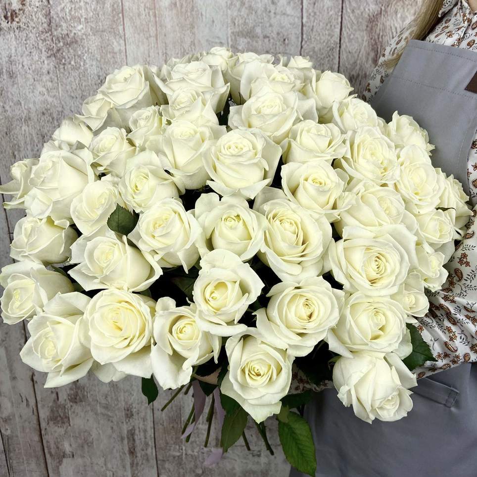Букет из 51 розы Avalanche 70 см - Доставка цветов Саратов. Сервис Delivery Flowers | 8 800 444-00-29