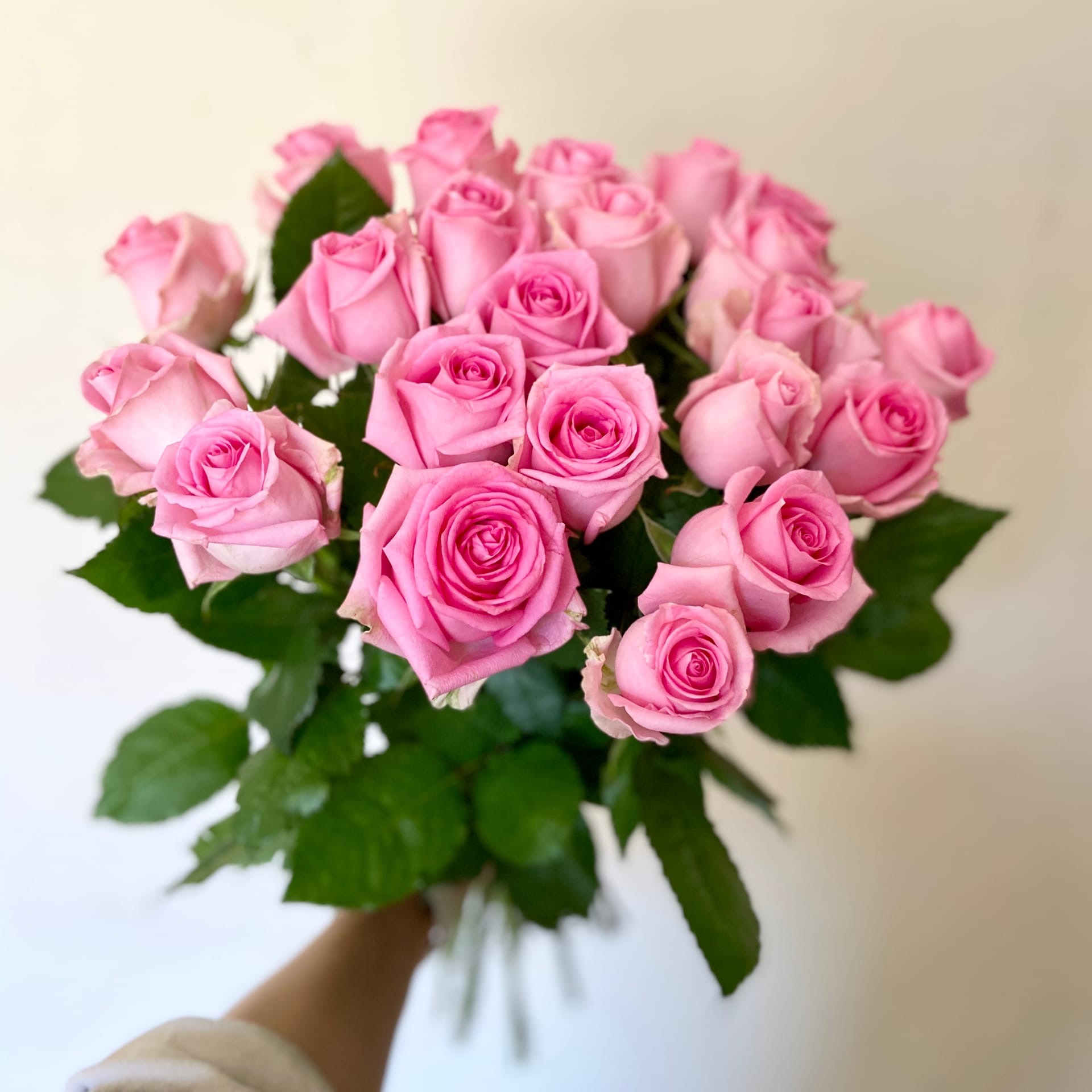Букет из 21 розы Revival 70см - Доставка цветов Саратов. Сервис Delivery Flowers | 8 800 444-00-29
